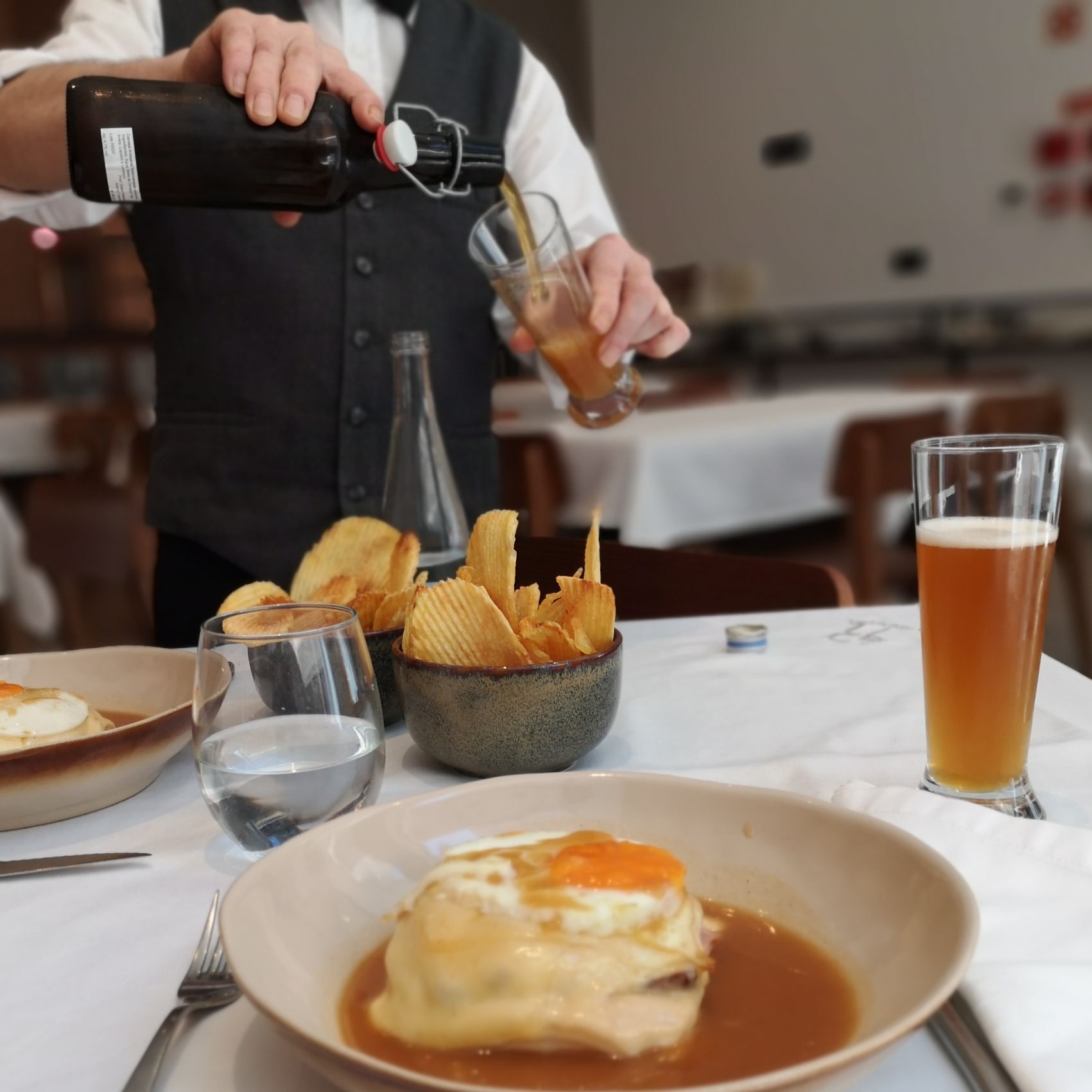 cerveja artesanal criada especialmente para acompanhar a francesinha do restaurante a regaleira