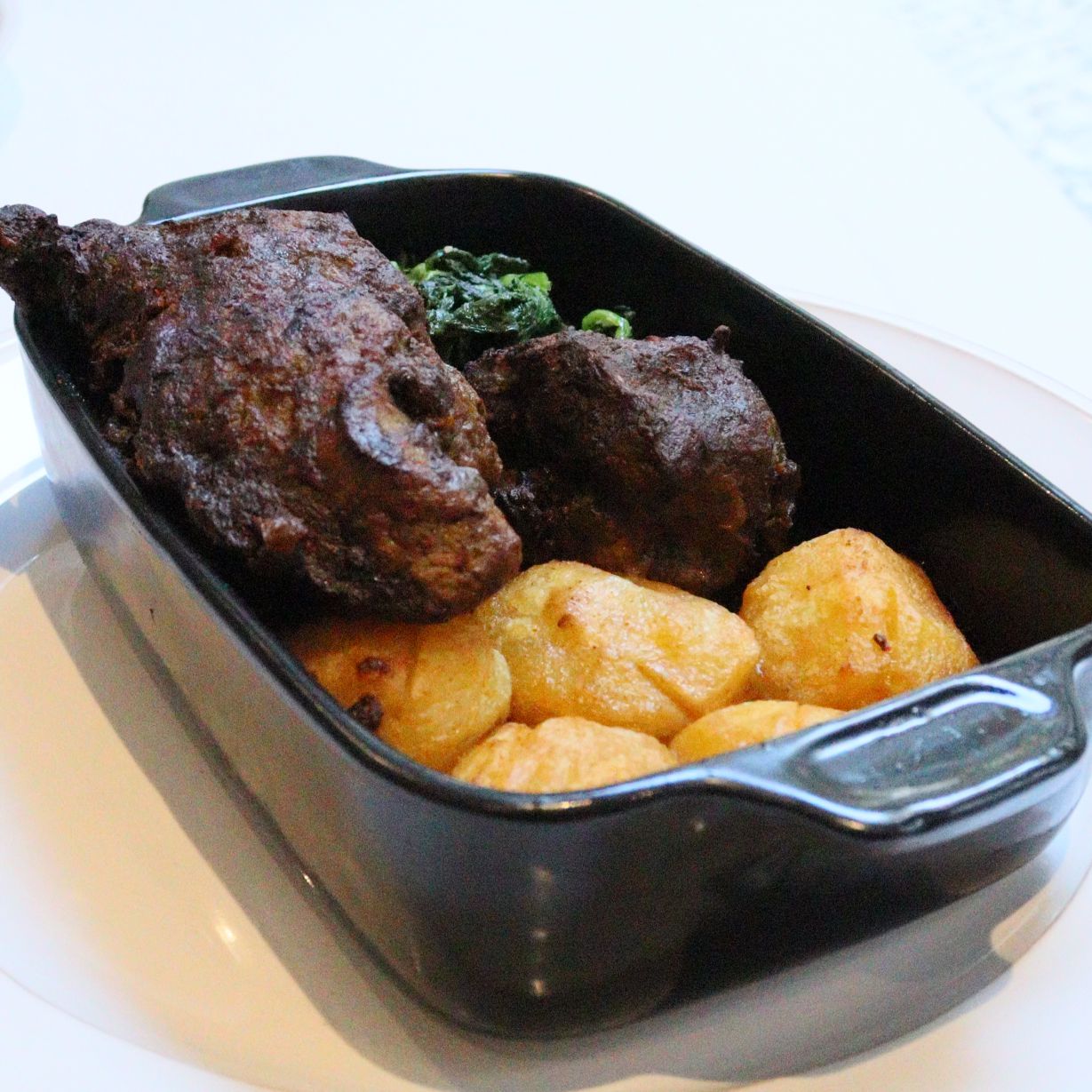 especialidades a regaleira - vitela assada com batas no restaurante a regaleira no centro do porto